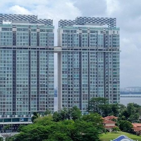Experience The Coast - Hostahome Suites At Paragon Residence Near Downtown Джохор-Бару Экстерьер фото