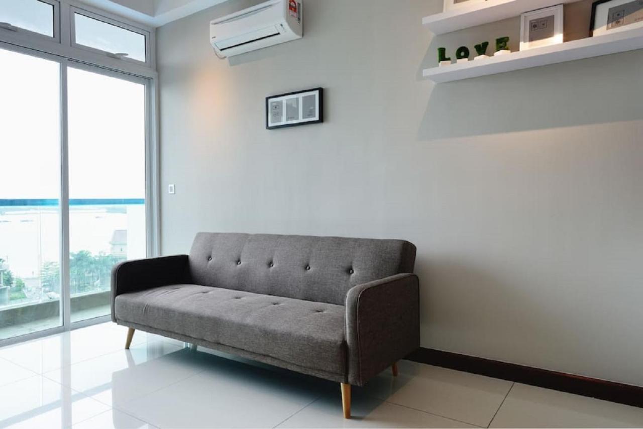 Experience The Coast - Hostahome Suites At Paragon Residence Near Downtown Джохор-Бару Экстерьер фото